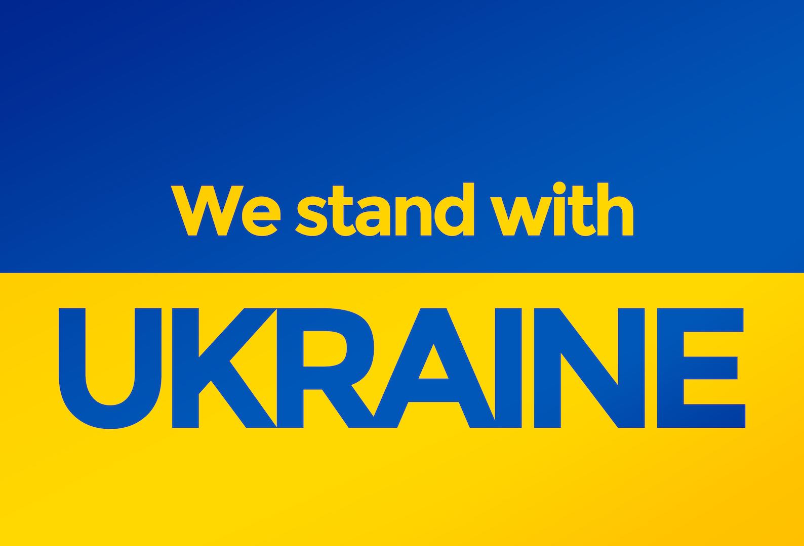 Ukrajinská vlajka s nápisem We stand with Ukraine